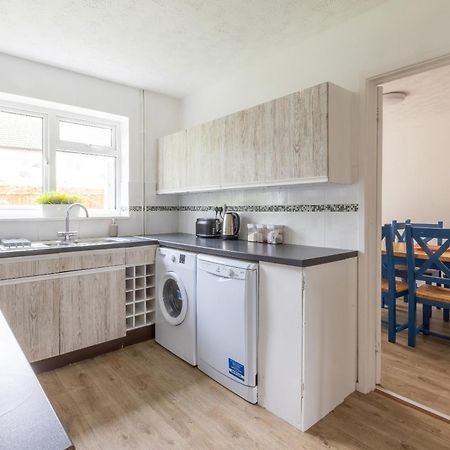 The Conifers Large Detached Home With Off Street Parking Witney Exterior foto