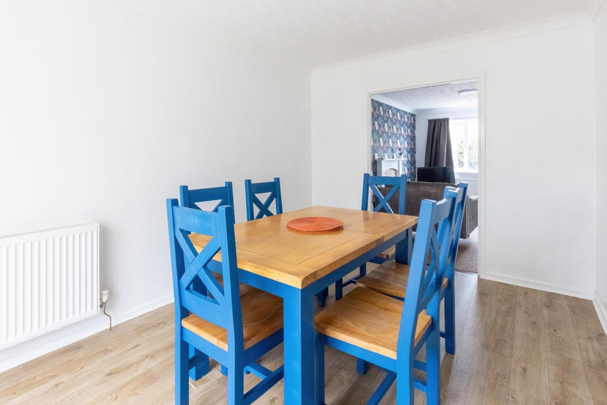 The Conifers Large Detached Home With Off Street Parking Witney Exterior foto